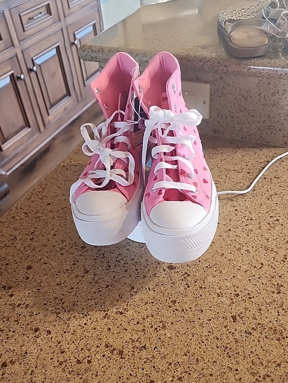 Kids Pink Heart-Print High-Top Platform Sneakers NWT SIZE-5 KIDS.
